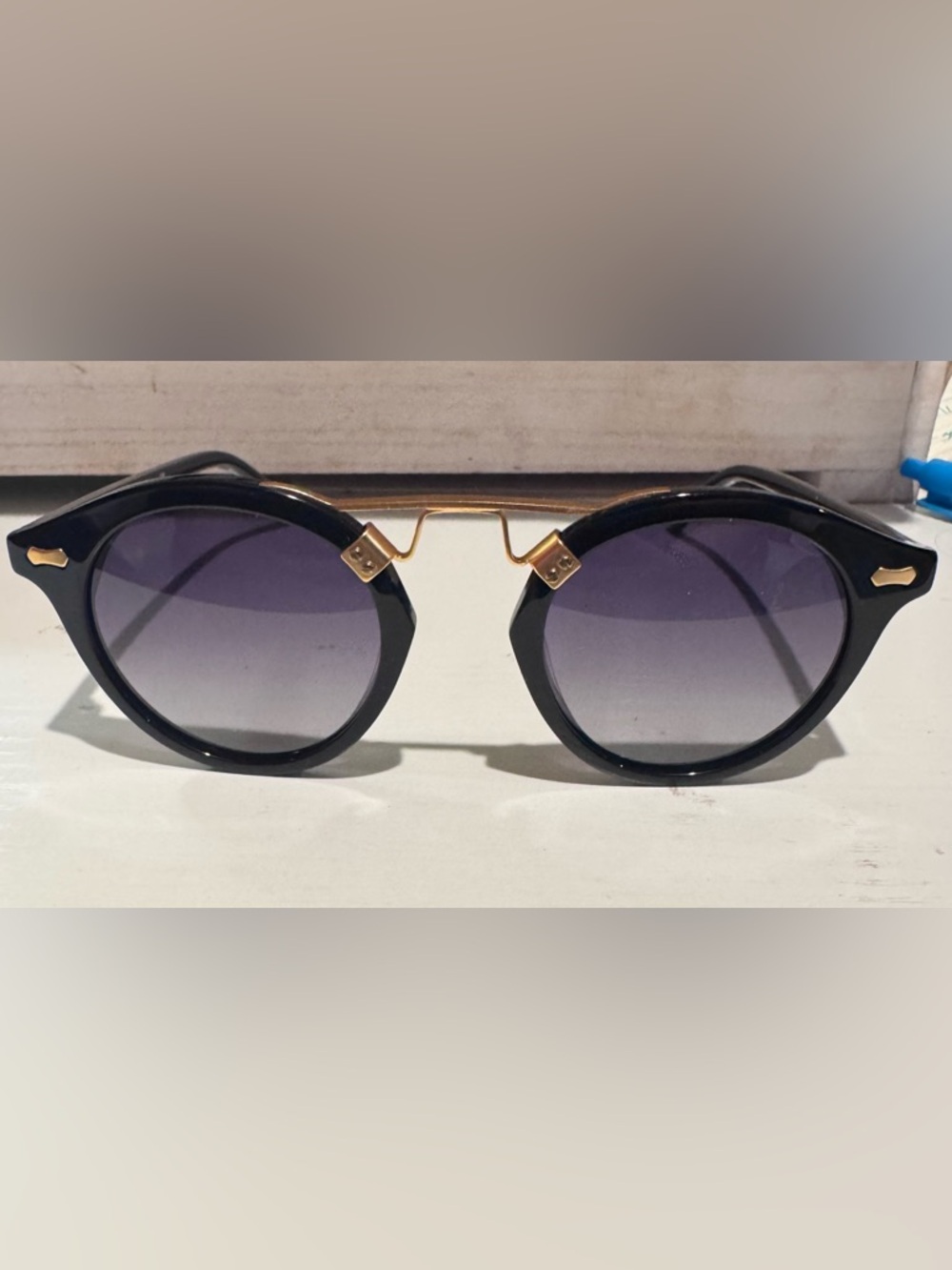 Carfia Polarized Sunglasses Small Frame Black Gold Round w Case